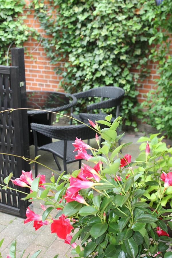 أودنسه Amalie Bed And Breakfast & Apartments المظهر الخارجي الصورة